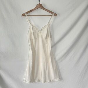 2/$20 Vintage 80s Sears the Doesn’t Slip Cream Lace Trim Slip